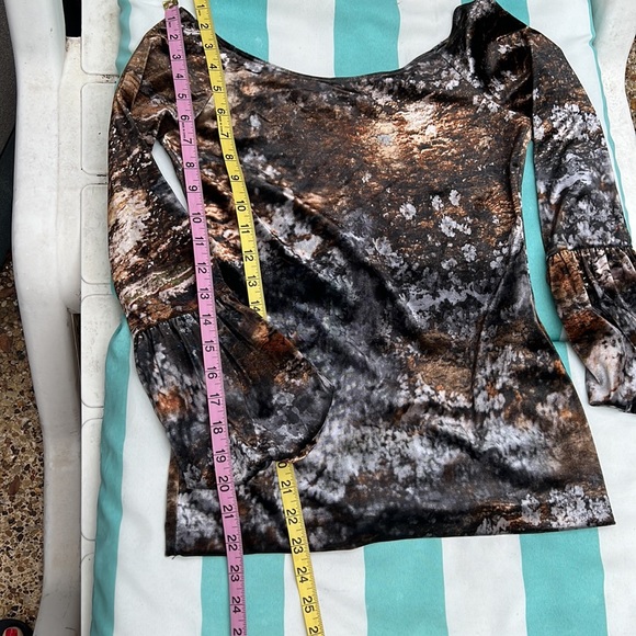NWT Anthropologie Bailey 44 Magic Forrest Stretch Velvet Bell Sleeve Top Size S - Picture 7 of 10